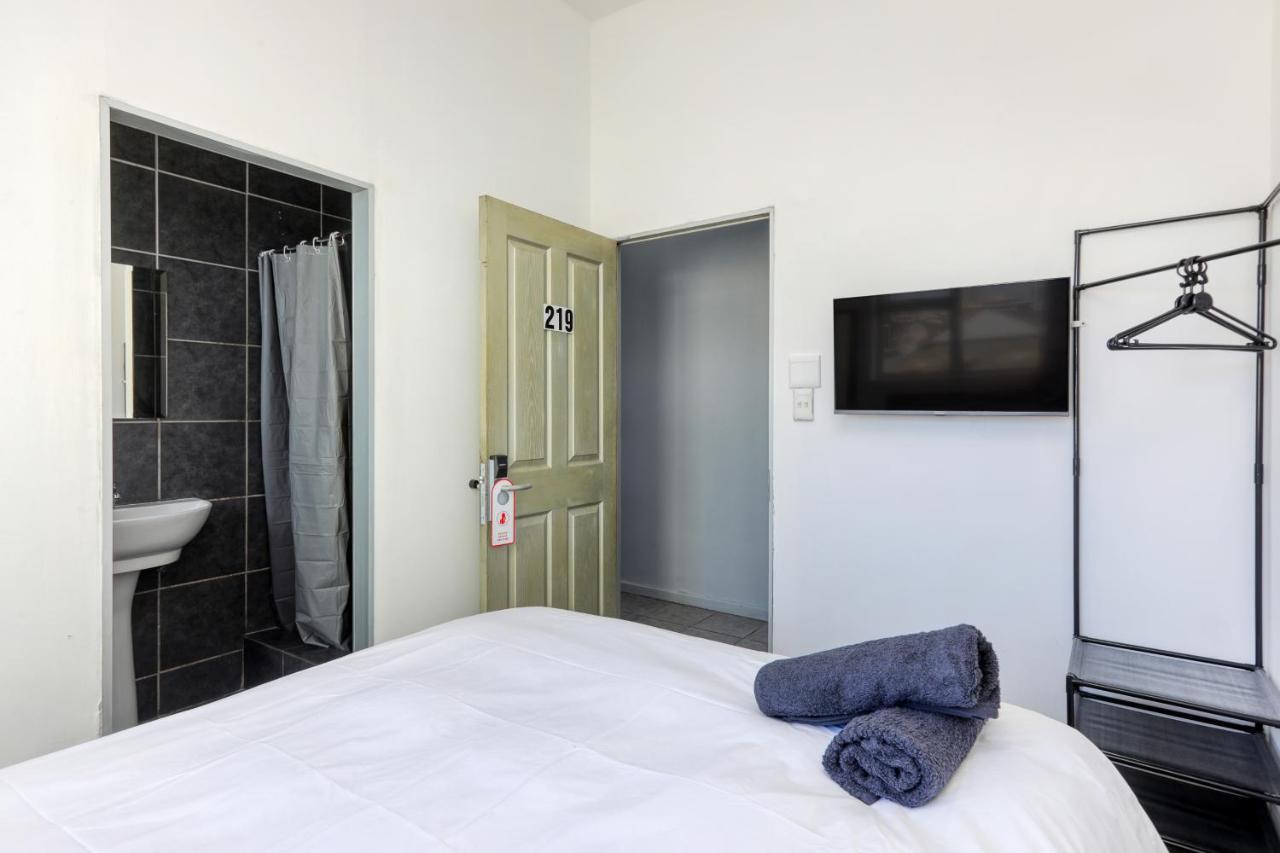 Inn & Out Express Sea Point Кейптаун Екстериор снимка