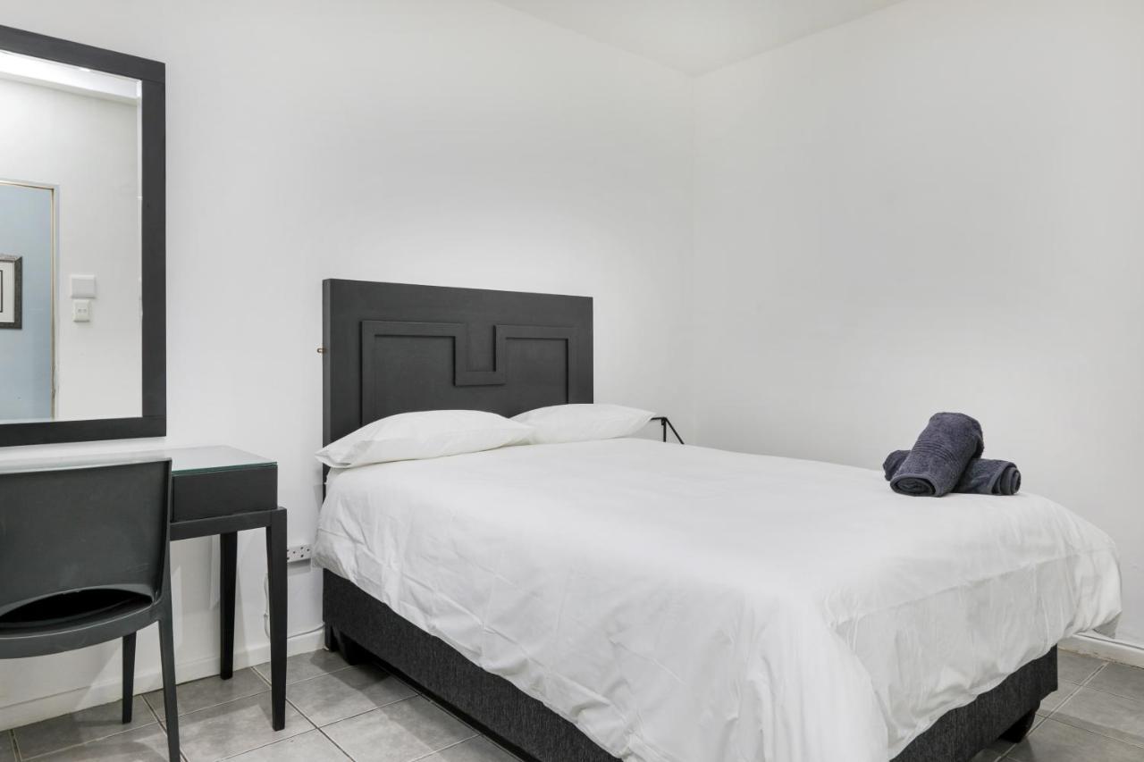 Inn & Out Express Sea Point Кейптаун Екстериор снимка