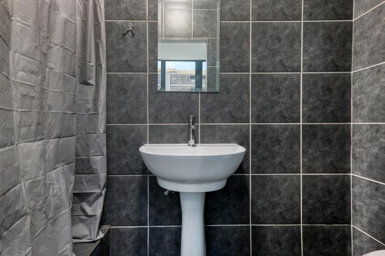 Inn & Out Express Sea Point Кейптаун Екстериор снимка