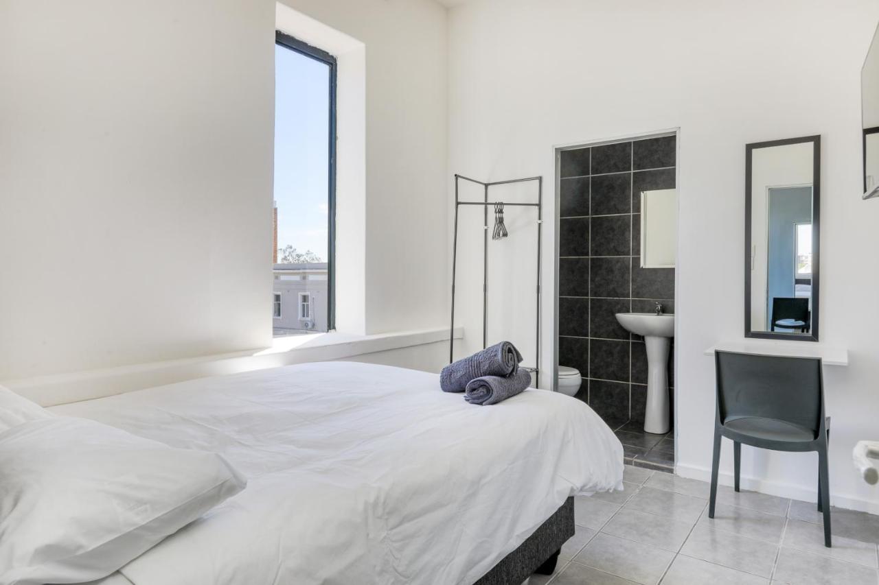 Inn & Out Express Sea Point Кейптаун Екстериор снимка