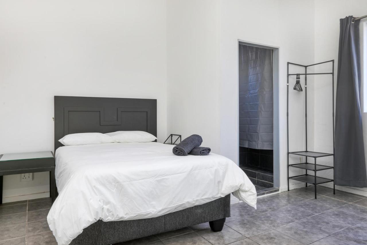 Inn & Out Express Sea Point Кейптаун Екстериор снимка