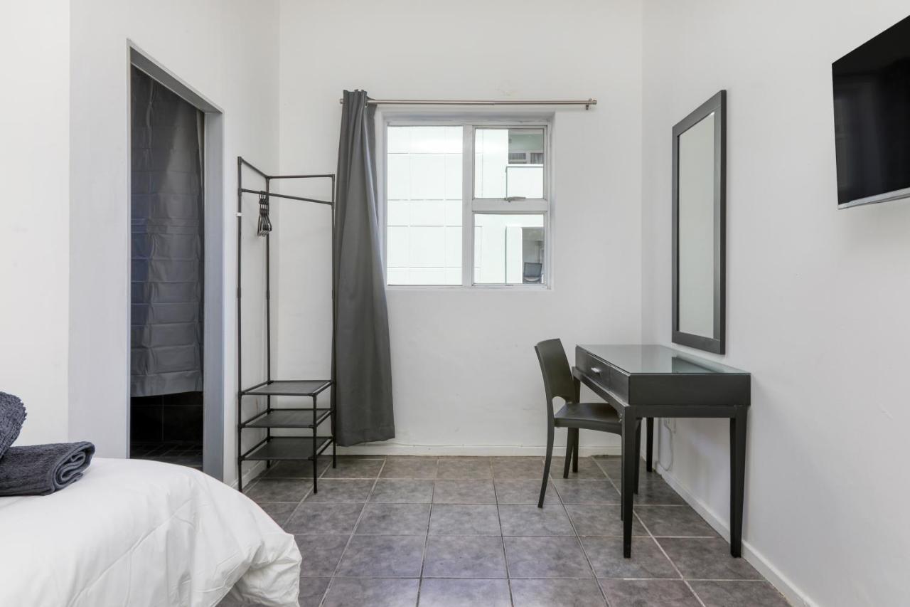 Inn & Out Express Sea Point Кейптаун Екстериор снимка
