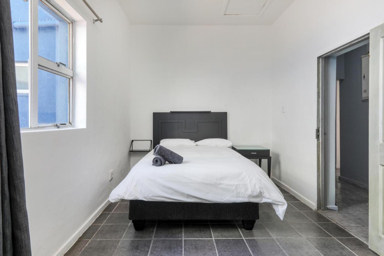 Inn & Out Express Sea Point Кейптаун Екстериор снимка