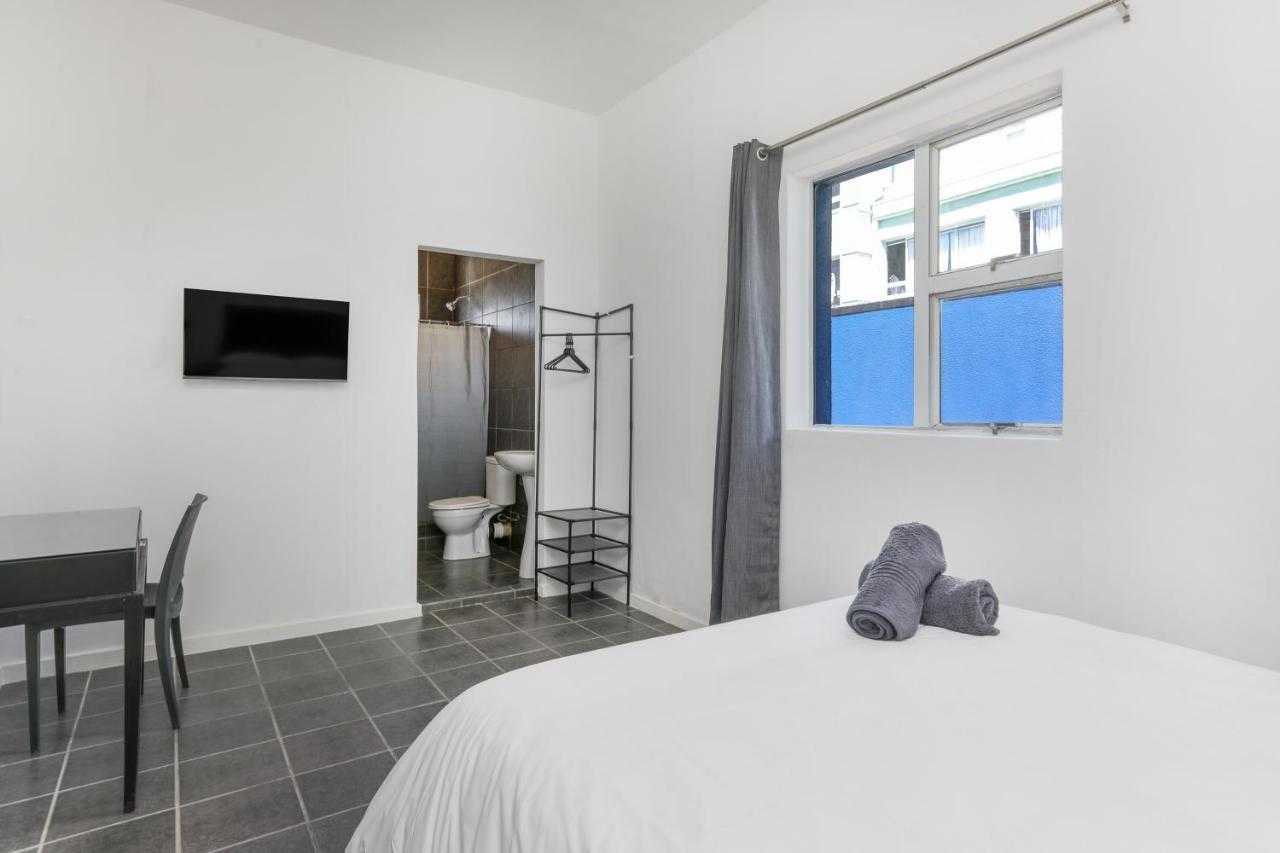 Inn & Out Express Sea Point Кейптаун Екстериор снимка