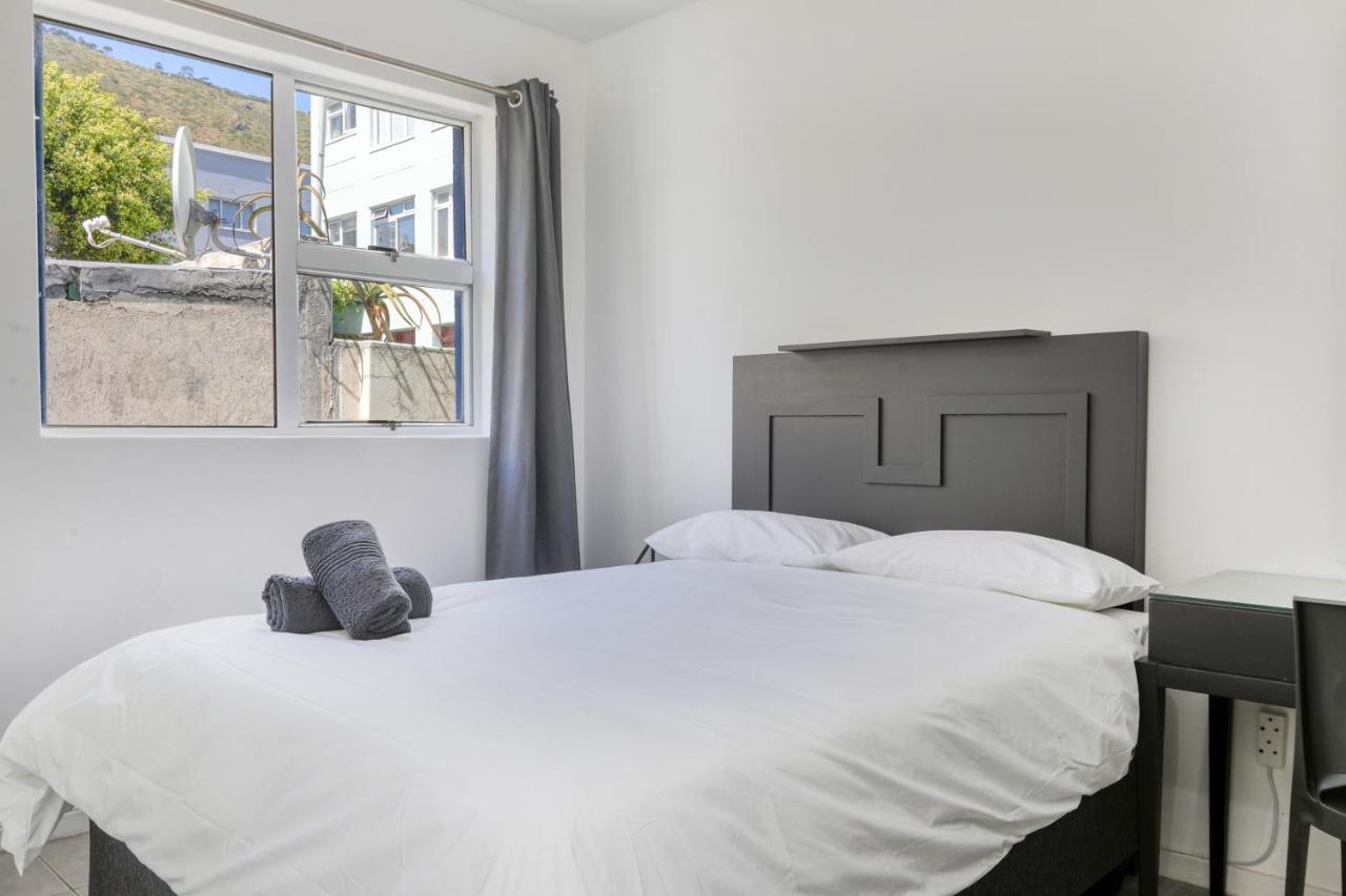 Inn & Out Express Sea Point Кейптаун Екстериор снимка