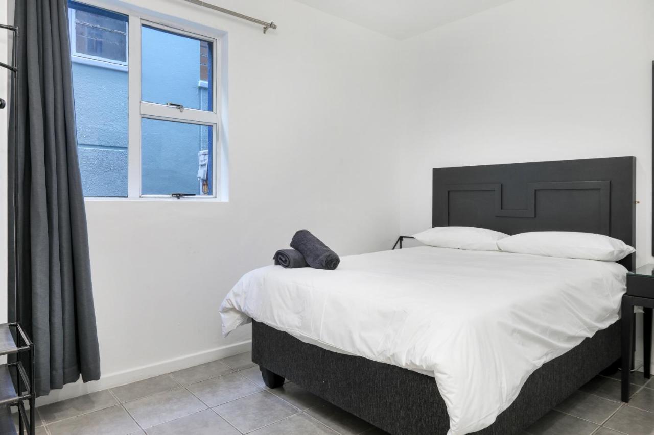Inn & Out Express Sea Point Кейптаун Екстериор снимка