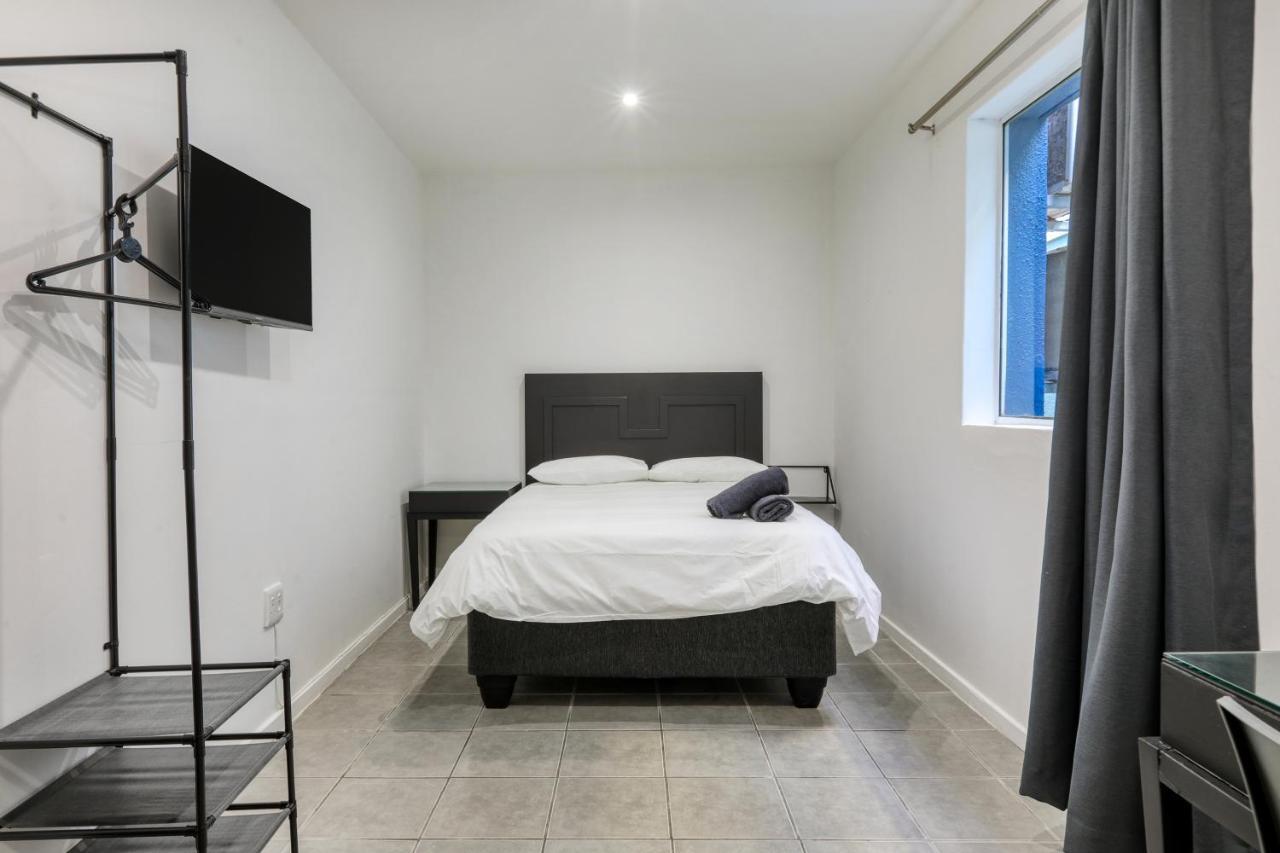 Inn & Out Express Sea Point Кейптаун Екстериор снимка
