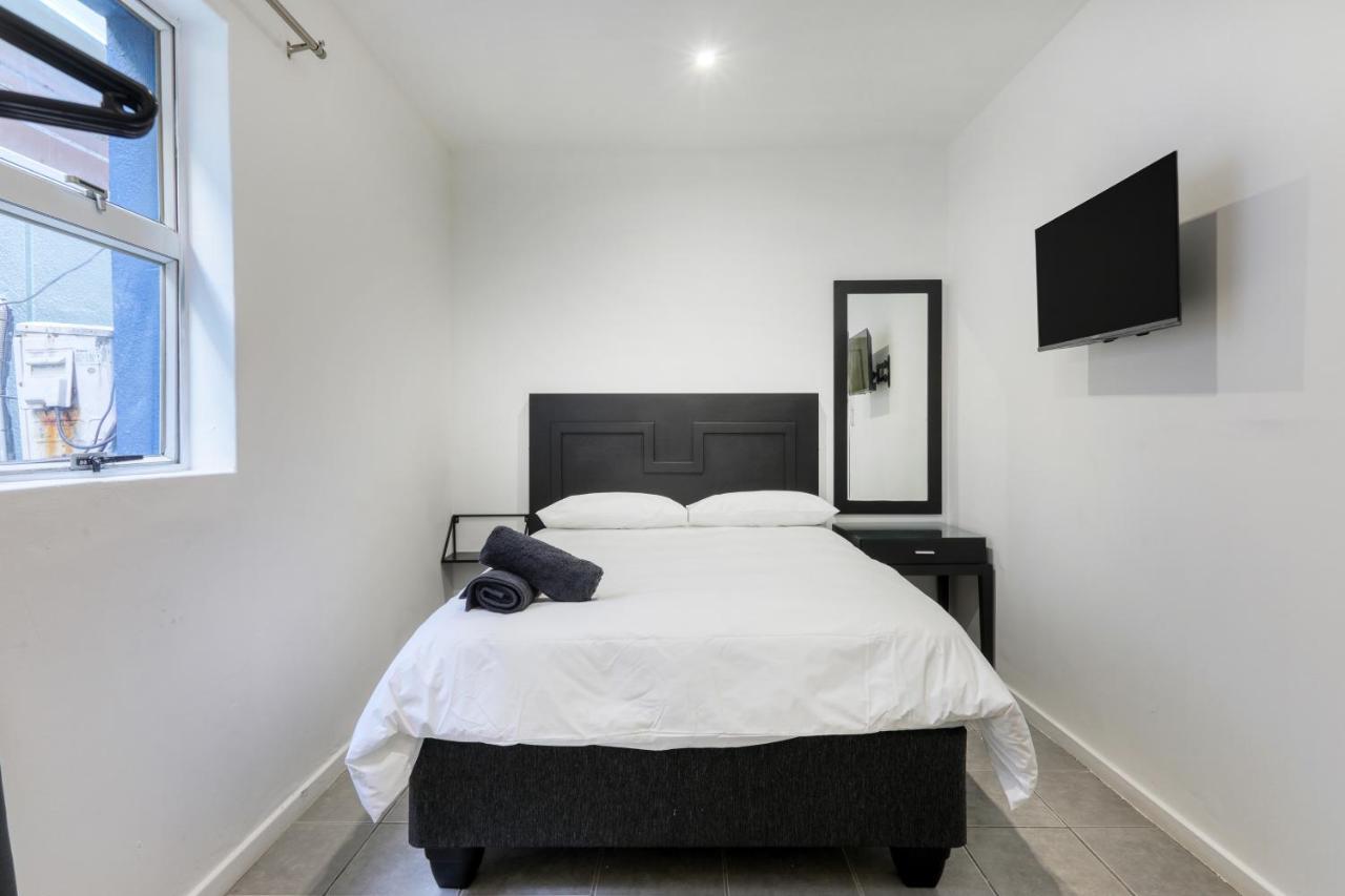 Inn & Out Express Sea Point Кейптаун Екстериор снимка