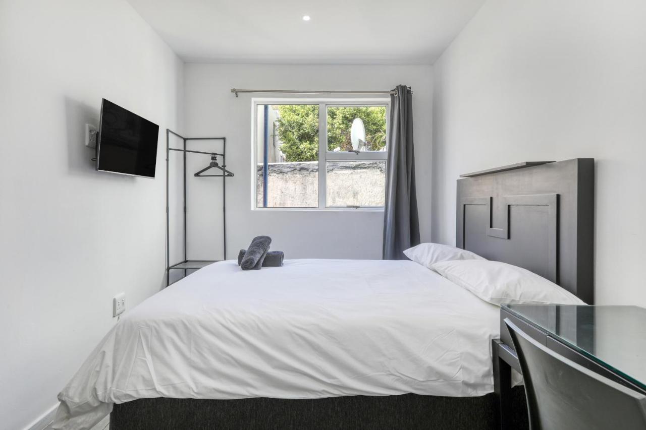 Inn & Out Express Sea Point Кейптаун Екстериор снимка