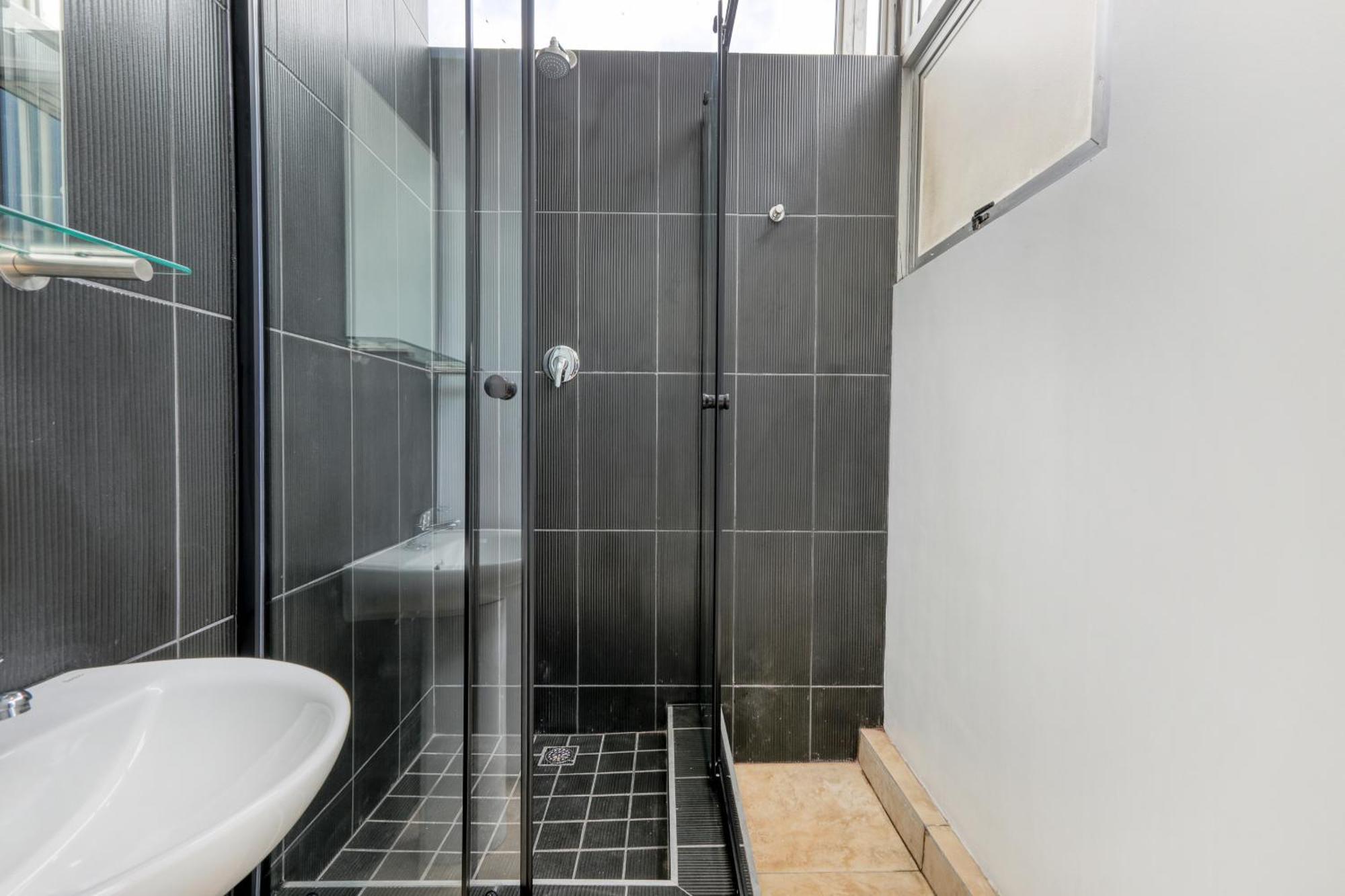 Inn & Out Express Sea Point Кейптаун Екстериор снимка